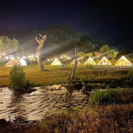 Riverside Bunec Camping Piqeras Dış mekan fotoğraf