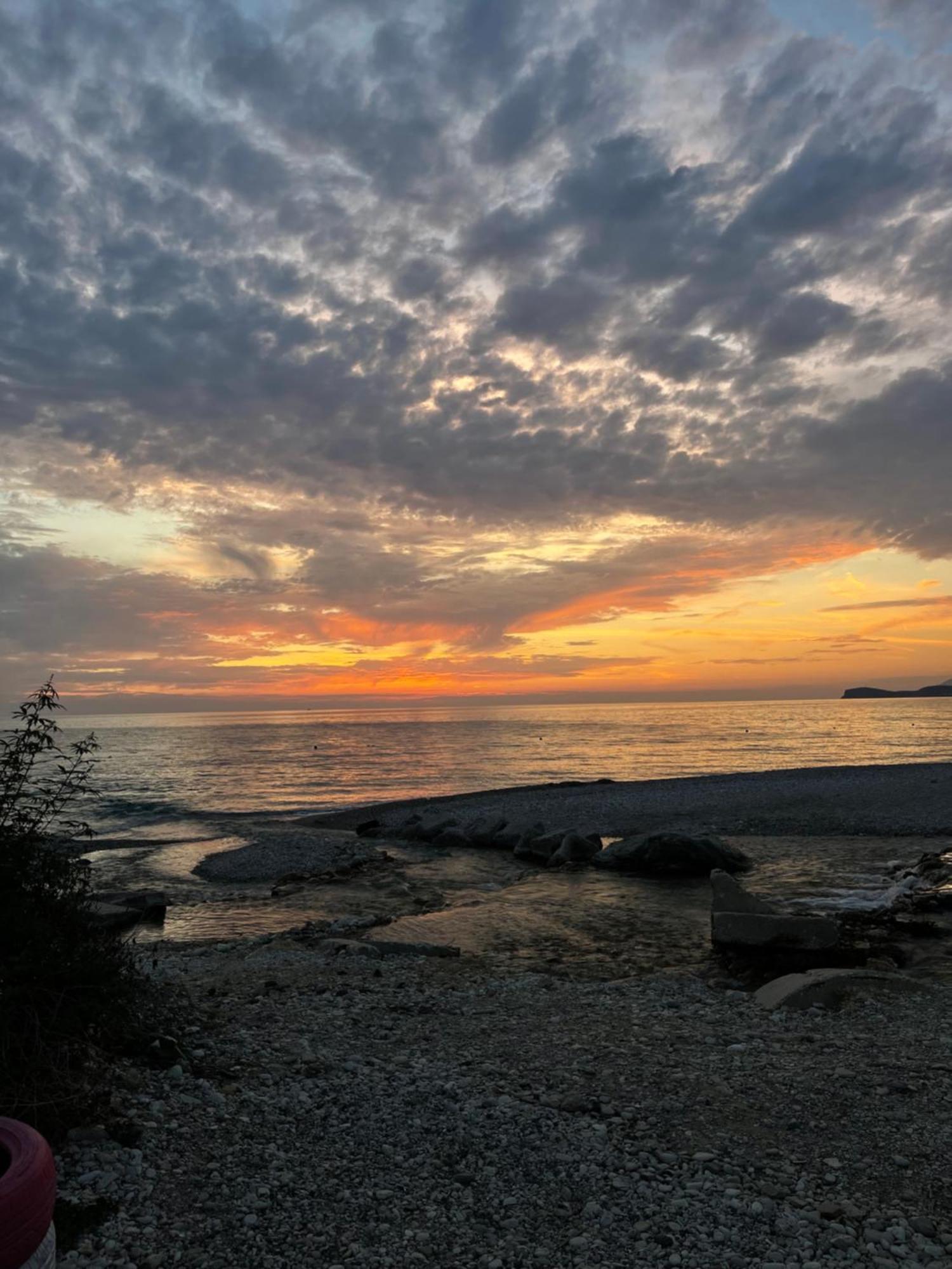 Riverside Bunec Camping Piqeras Dış mekan fotoğraf