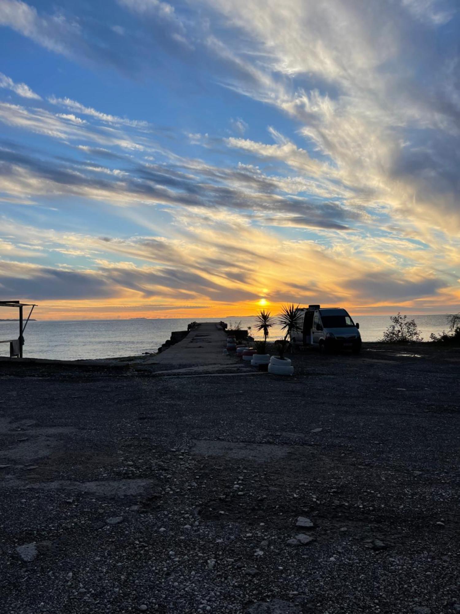 Riverside Bunec Camping Piqeras Dış mekan fotoğraf